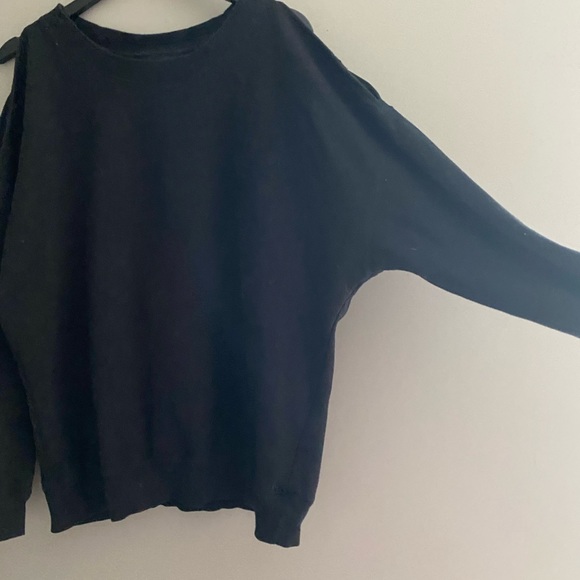 Hurley Sweater with open shoulders - Picture 3 of 9